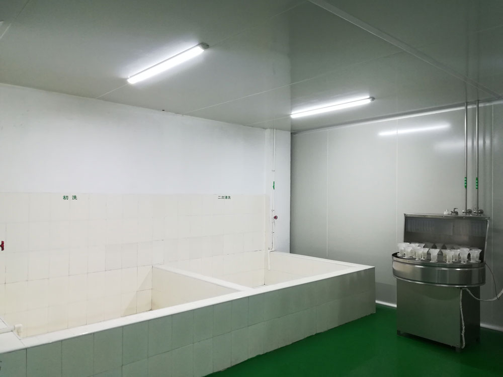 江西人初健康用品有限公司洗瓶池洗瓶機